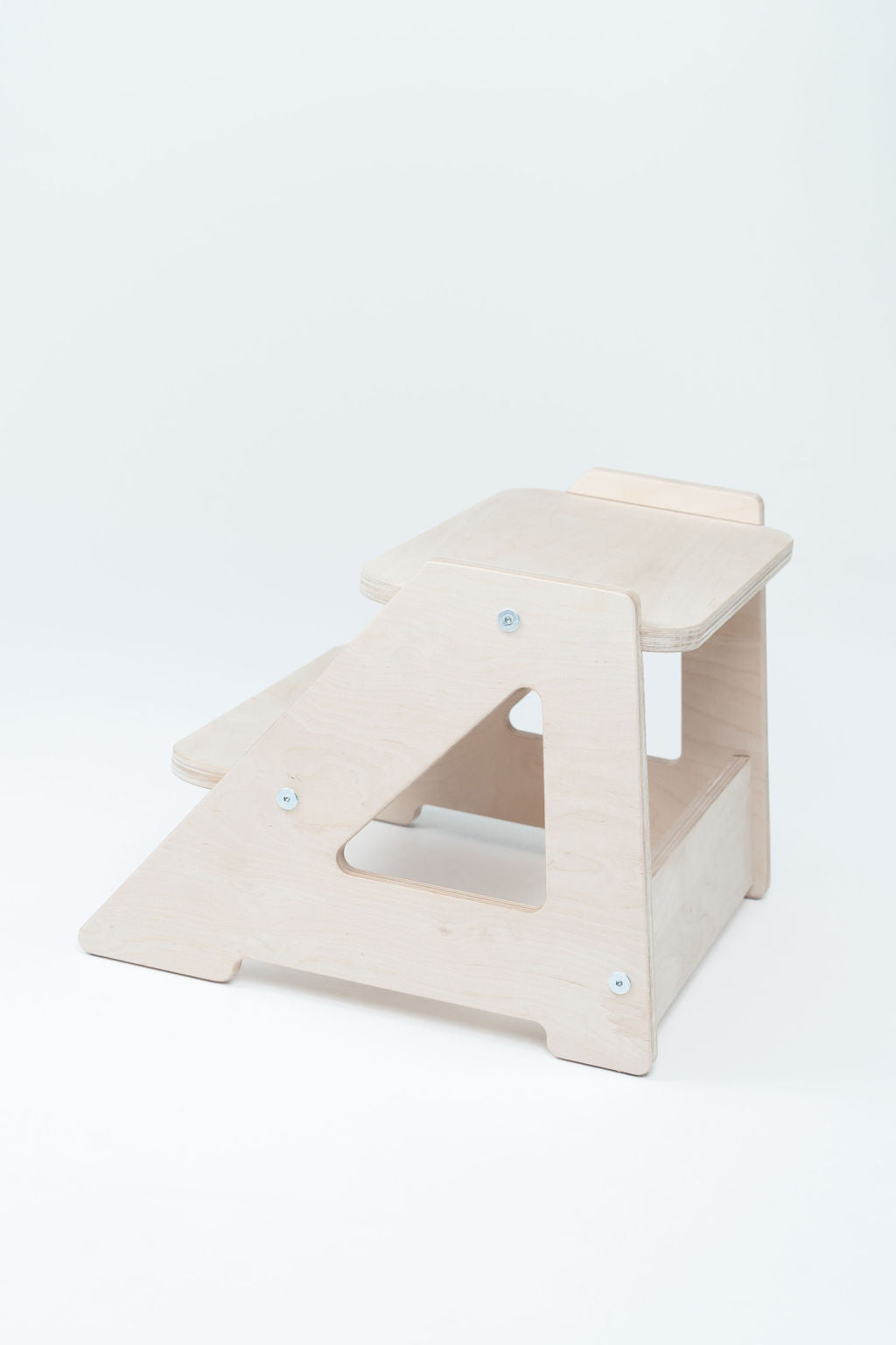 Montessori trikampis laiptelis vaikams voniai ir virtuvei natūralus